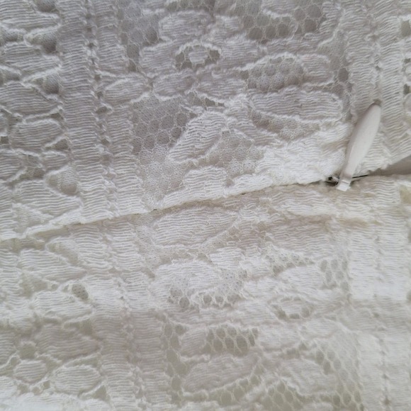 Elegant White Lace Sleeveless Dress - Picture 11 of 12